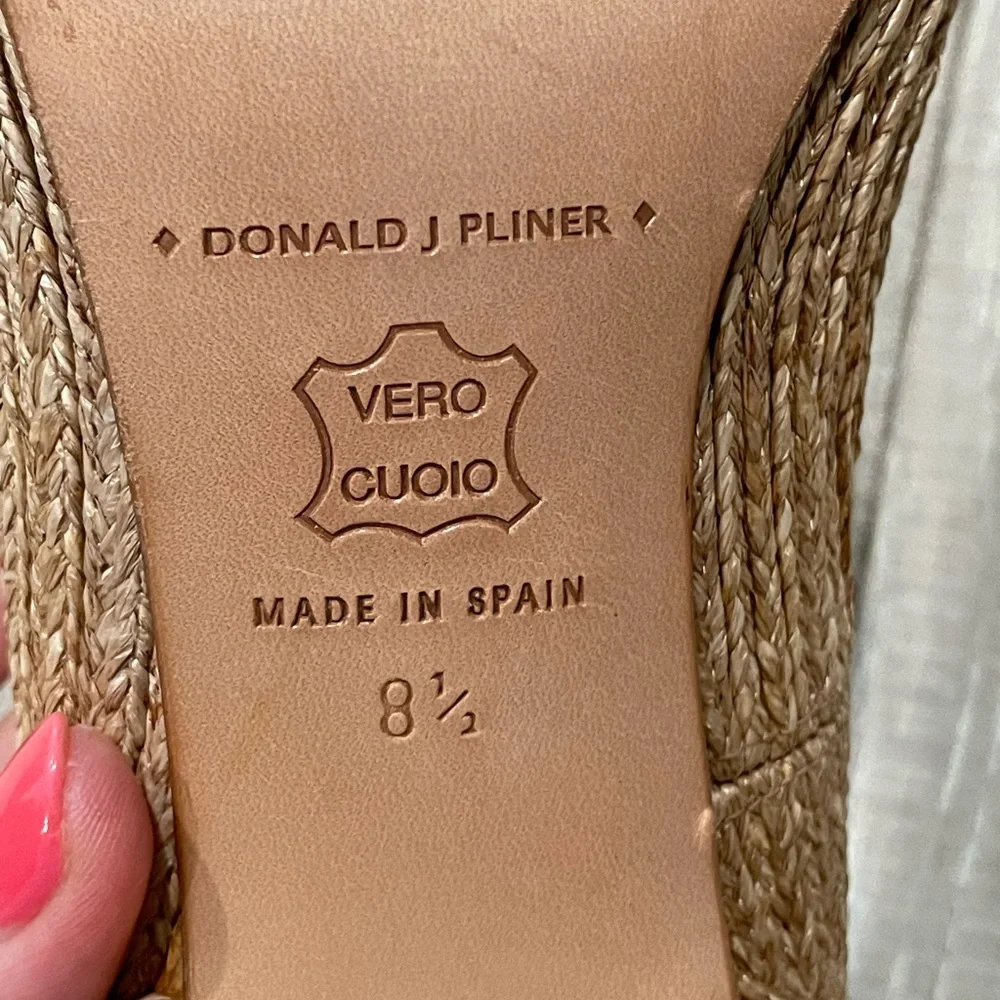 Donald Pliner Coastal Weave Woven Heels w/Gold Accent Nautical (8.5)